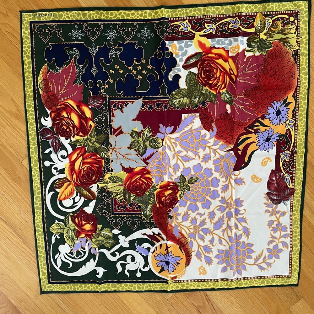 The avenue scarf